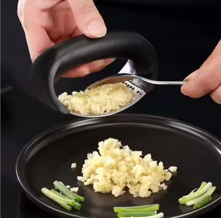 Schiaccia Aglio Oscillante in Acciaio Inox – Ergonomico, Facile da Usare Klondo